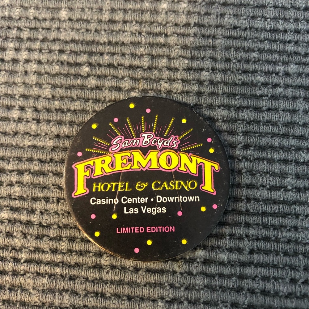 Collectible-circa 1993 Fremont Casino milk cap.